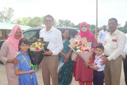 মহাপরিচালক মহোদয়ের বিদ্যালয় পরিদর্শন।